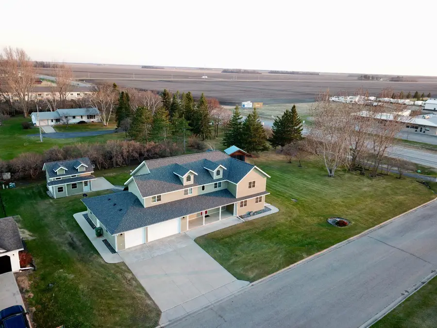 310 7th Street Sw, Roseau, MN 56751 - #2