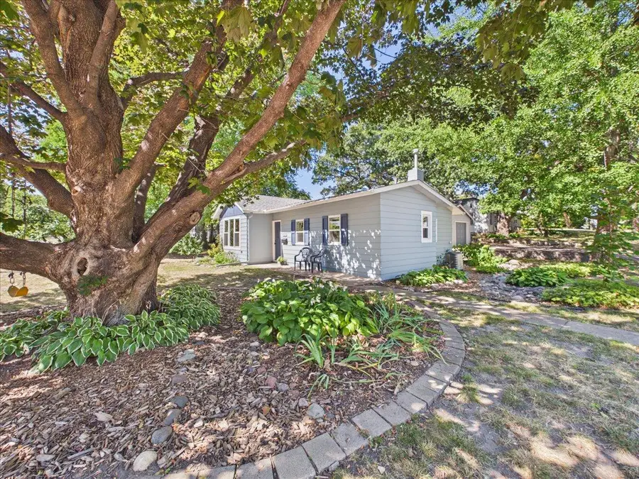 2379 Roselawn Avenue W, Lauderdale, MN 55113 - #2
