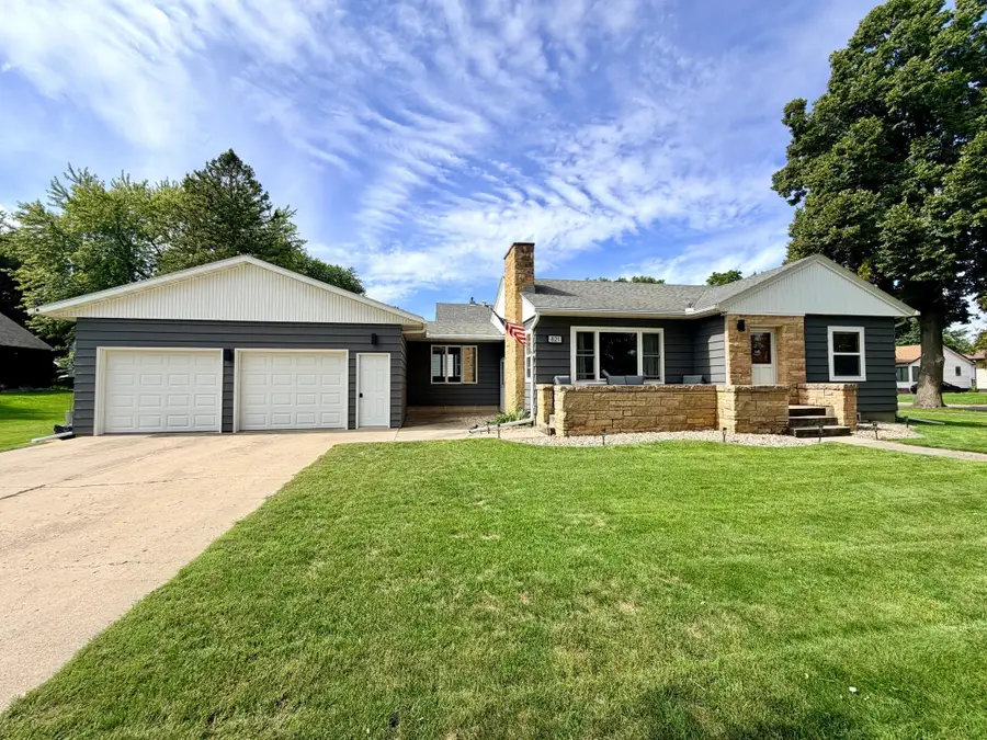 821 Turner Street, Worthington, MN 56187 - #2