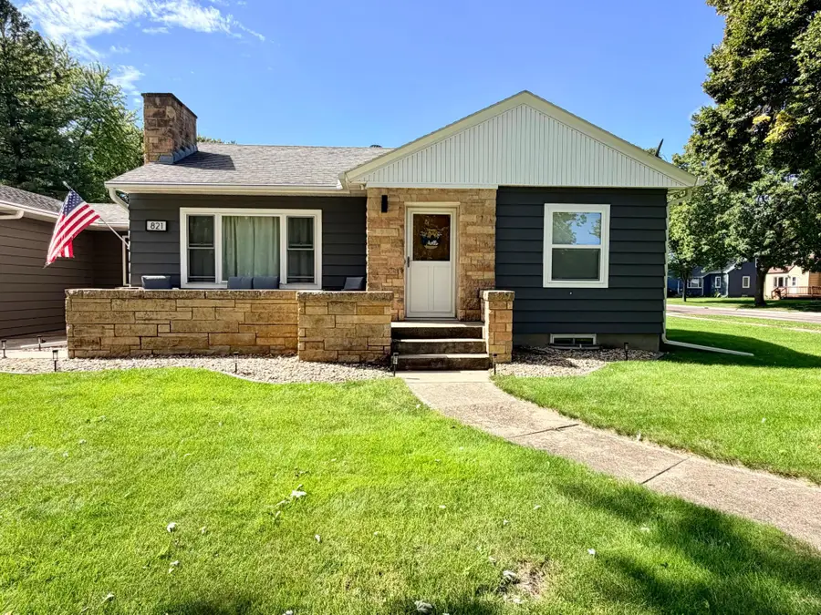 821 Turner Street, Worthington, MN 56187 - #3