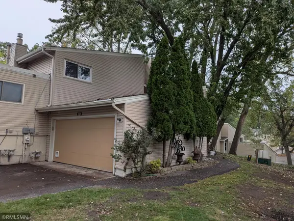 1517 N Innsbruck Drive, Fridley, MN 55432