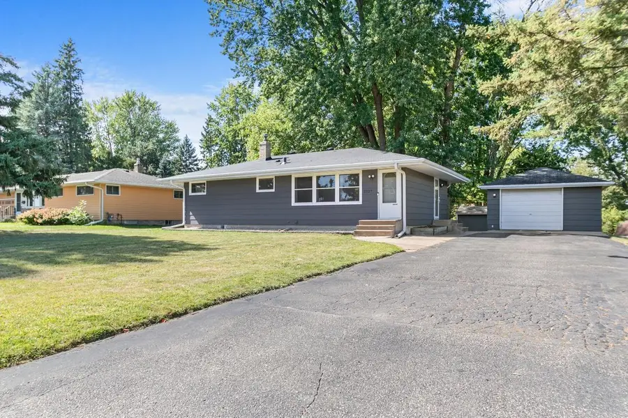 2727 Woodbridge Street, Roseville, MN 55113 - #2
