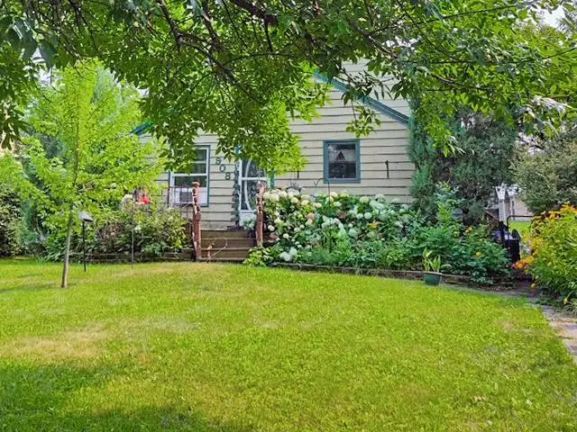 908 Lake Street Ne, Warroad, MN 56763 - #2