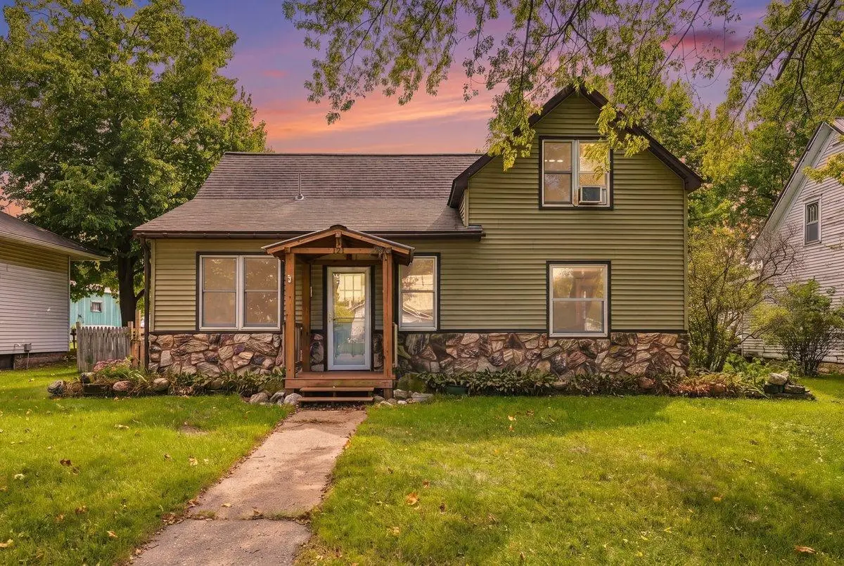 121 W Race Avenue, Elmwood, WI 54740 - #1