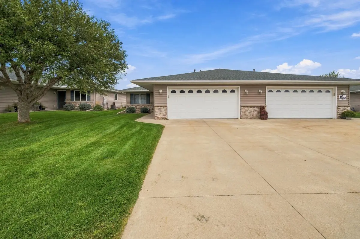 1812 Clubhouse Drive Ne, Stewartville, MN 55976 - #1