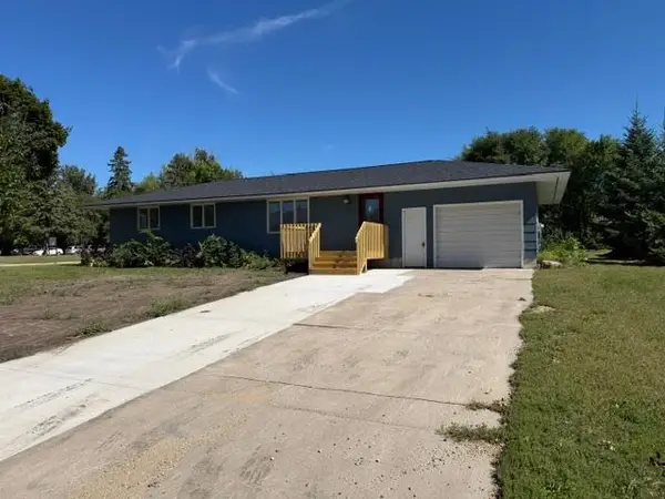 926 Holcombe Avenue N, Litchfield, MN 55355
