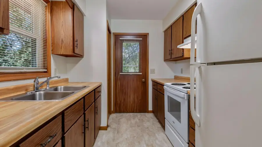 2810 Hallie Lane, Eau Claire, WI 54703 - #3