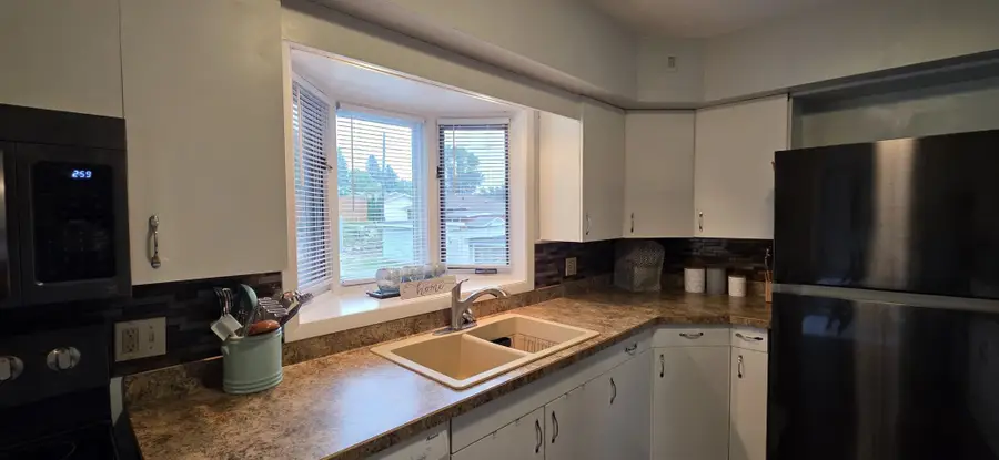 426 9th Street Nw, Valley City, ND 58072 - #2