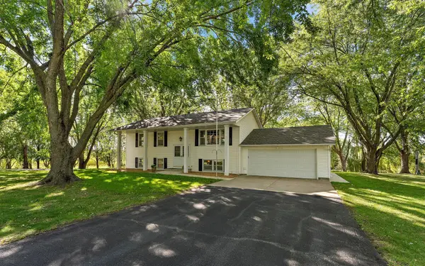 18421 Country Squires Circle, Prior Lake, MN 55372