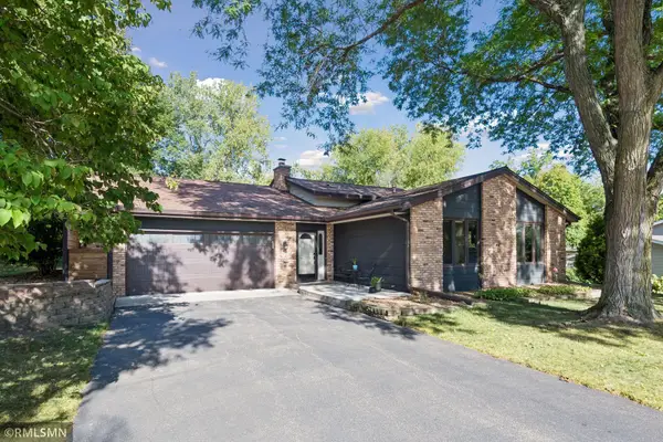 1549 Skyview Drive, Chaska, MN 55318