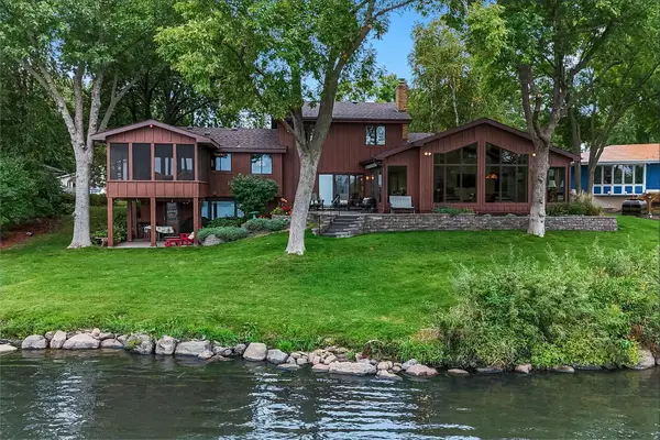 2162 Lakebrook Drive, New Brighton, MN 55112
