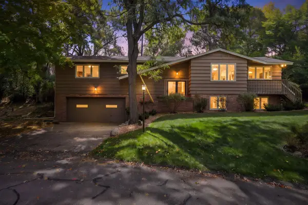 2931 Cedar Knoll Court, Minnetonka, MN 55305