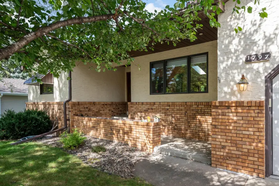 1797 Eldridge Avenue W, Roseville, MN 55113 - #2