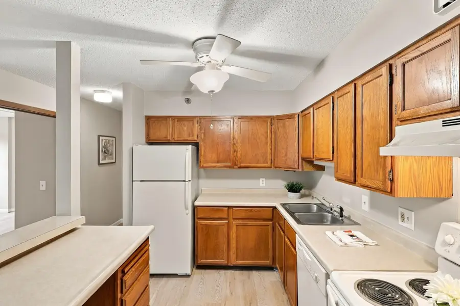 7600 Golden Valley Road #316, Golden Valley, MN 55427 - #3