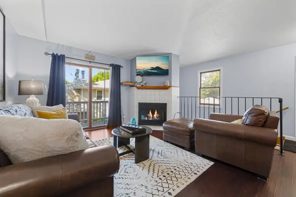 1042 E Travelers Trail, Burnsville, MN 55337