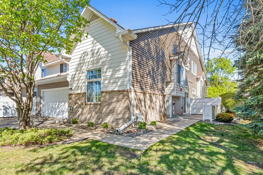17980 Cobblestone Way, Eden Prairie, MN 55347 - #2
