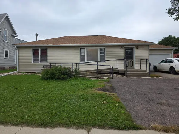 310 8th Avenue Se, Pipestone, MN 56164