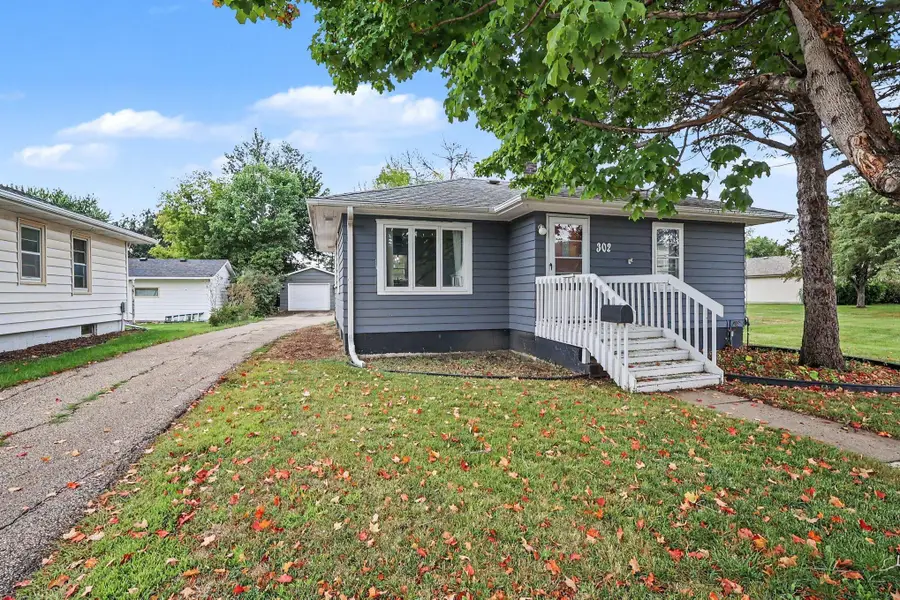 302 Lincoln Avenue N, New Prague, MN 56071 - #2