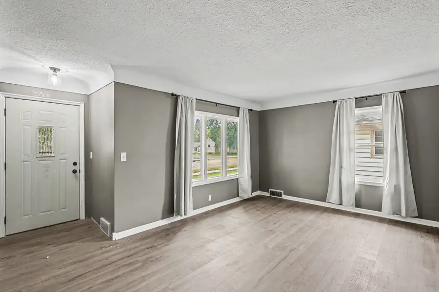 302 Lincoln Avenue N, New Prague, MN 56071 - #3