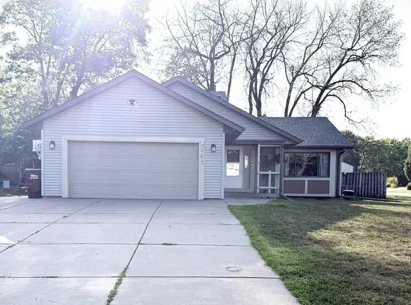 7595 22nd Street Court N, Oakdale, MN 55128
