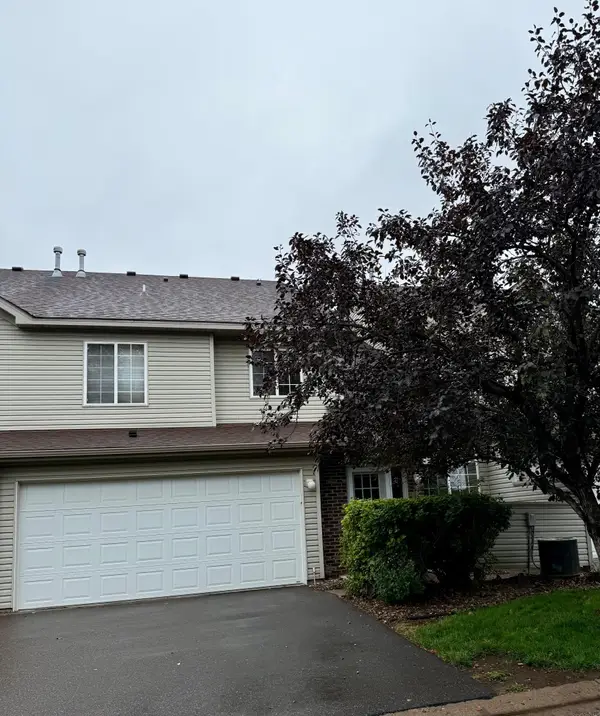 2402 Oakridge Circle, Hudson, WI 54016