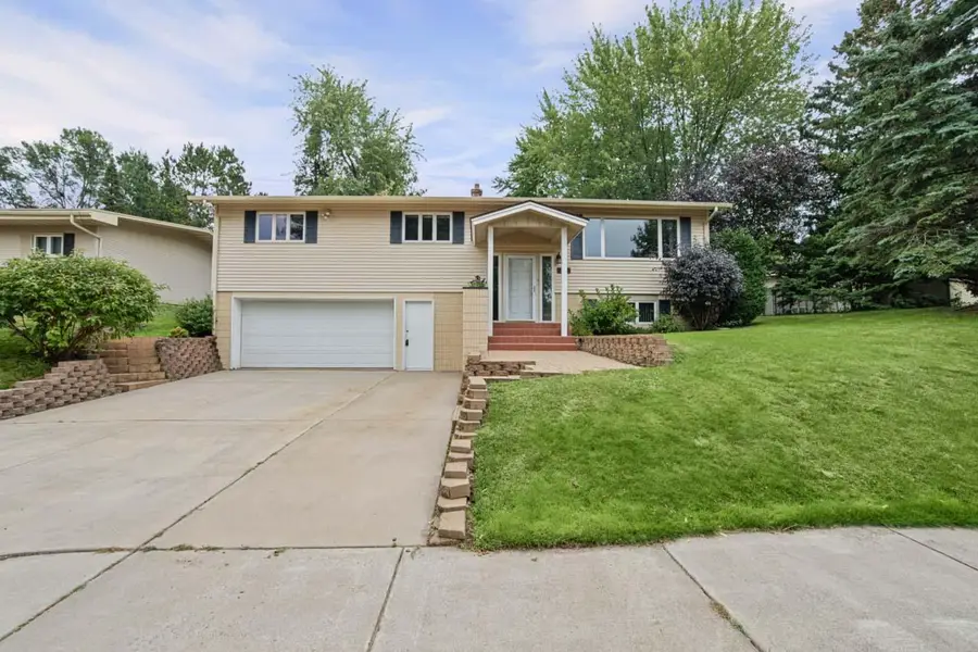 407 Mesabi Drive, Hibbing, MN 55746 - #2