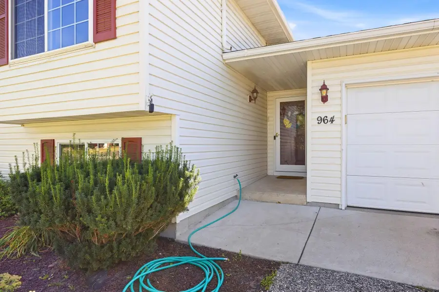 964 7th Avenue Nw, Hutchinson, MN 55350 - #3