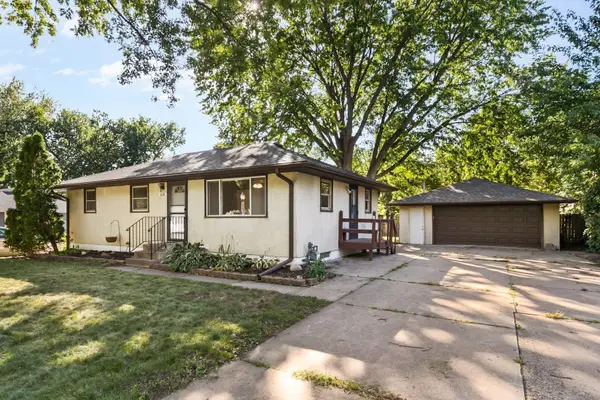610 Grange Avenue N, Oakdale, MN 55128