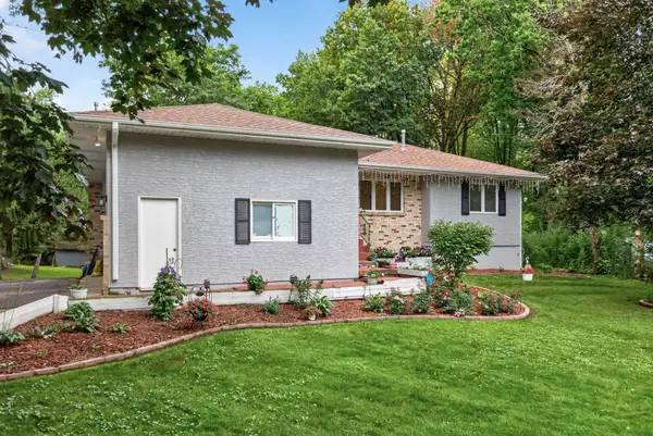 2848 Hallmark Avenue N, Oakdale, MN 55128