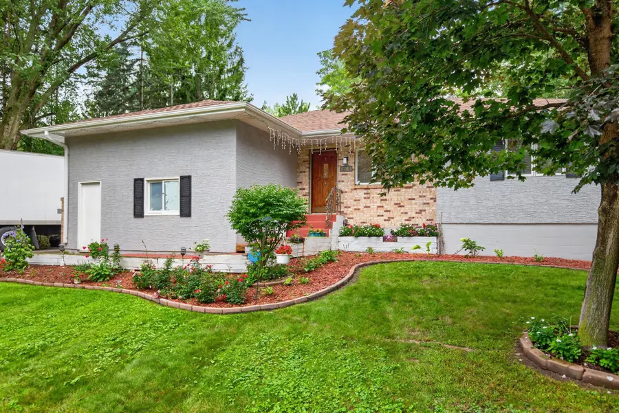 2848 Hallmark Avenue N, Oakdale, MN 55128 - #3