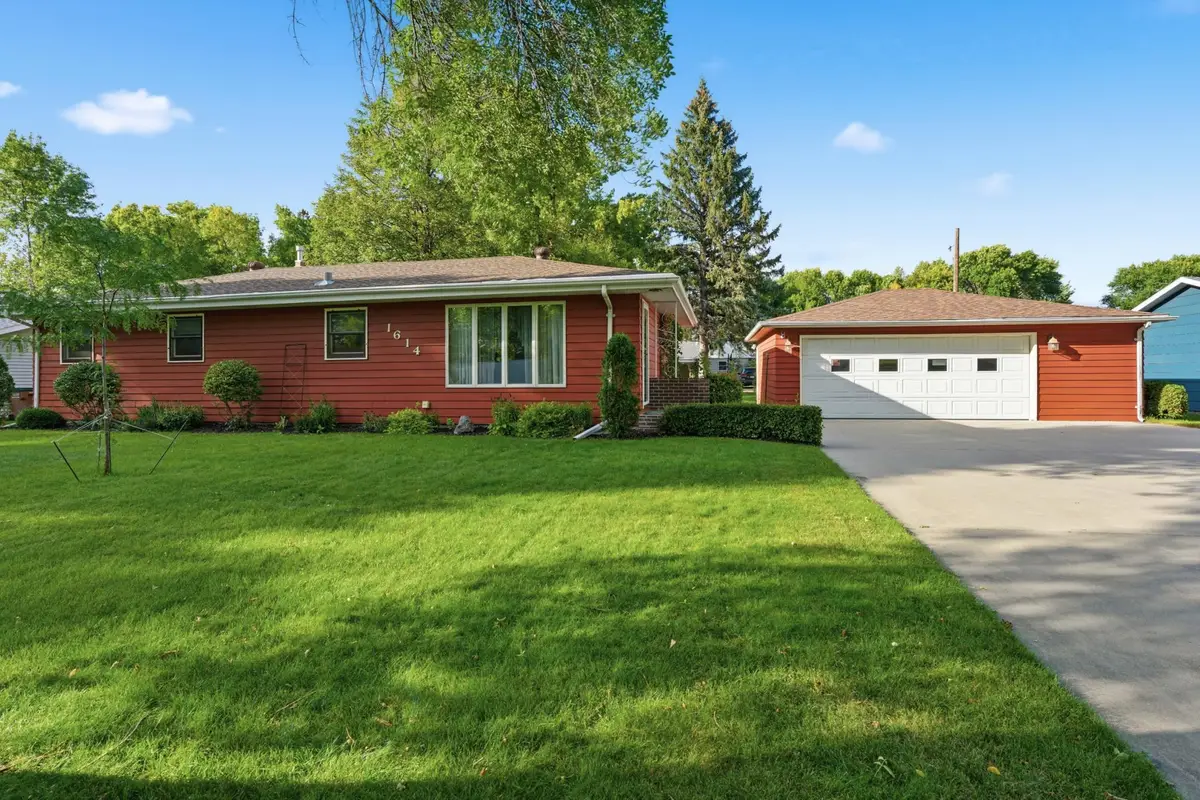 1614 19th Street Nw, East Grand Forks, MN 56721 - #1