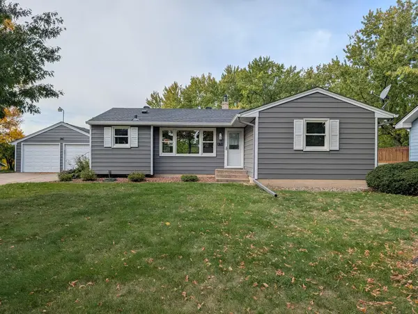878 Hadley Lane N, Oakdale, MN 55128