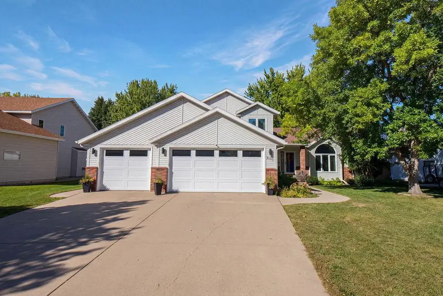 3101 37 1/2 Avenue S, Fargo, ND 58104 - #2