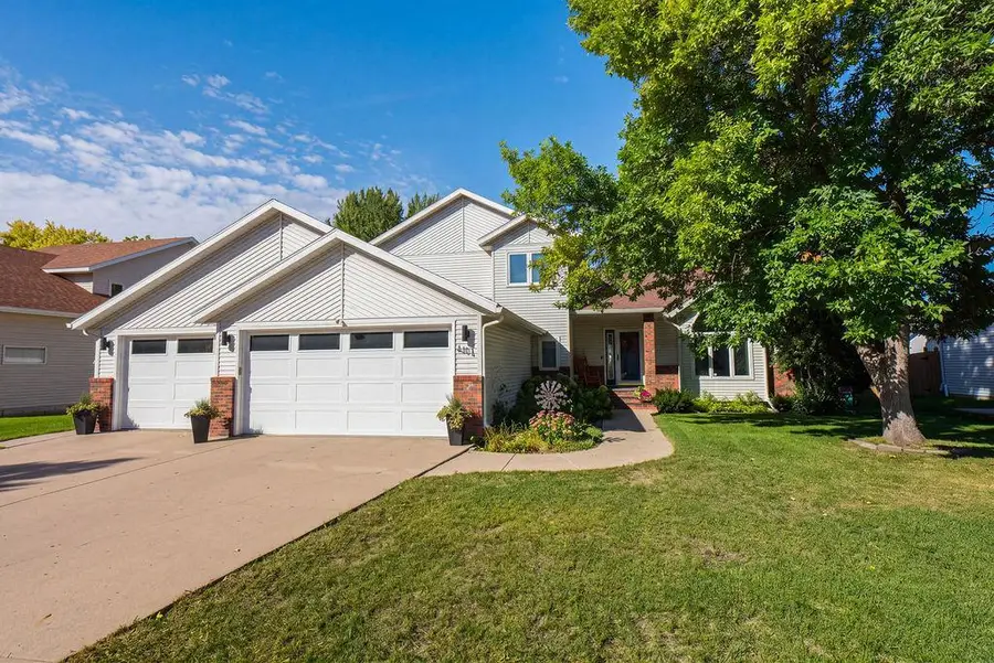 3101 37 1/2 Avenue S, Fargo, ND 58104 - #3