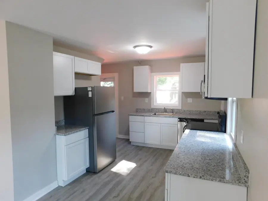 1885 Hawthorne Avenue E, Saint Paul, MN 55119 - #3