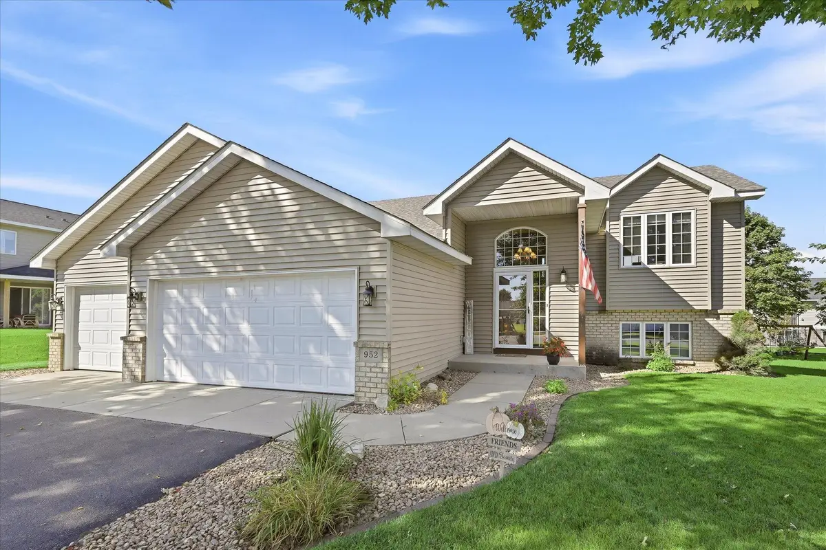 952 S Chestnut Street, Belle Plaine, MN 56011 - #1