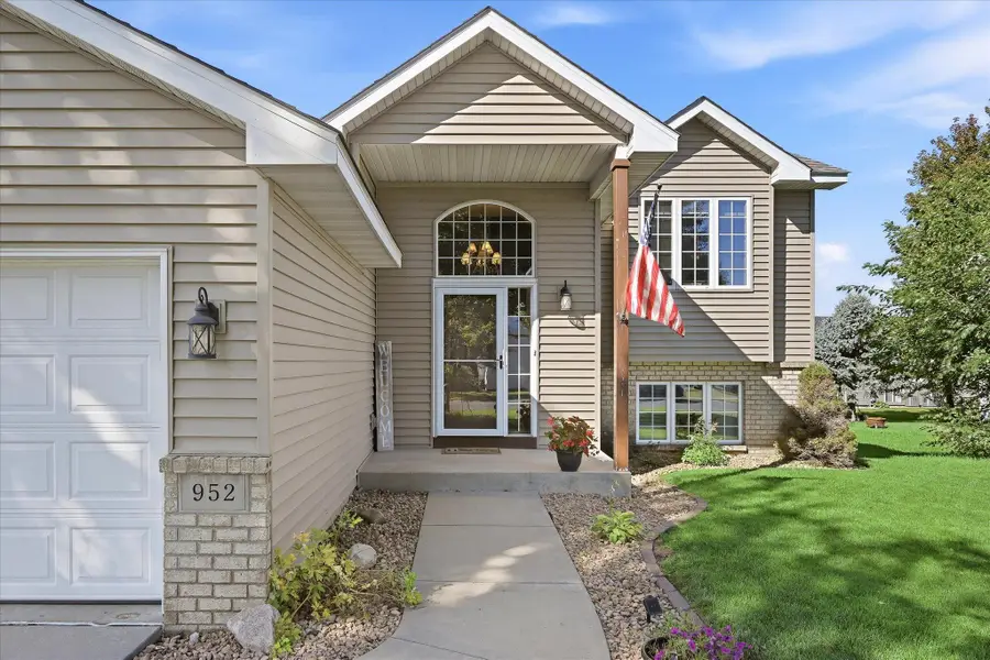 952 S Chestnut Street, Belle Plaine, MN 56011 - #2