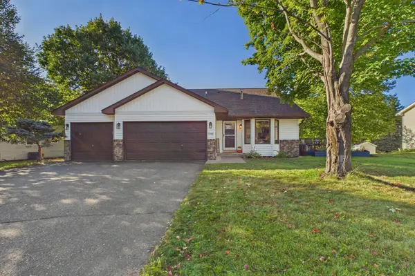 7081 Upper 36th Street N, Oakdale, MN 55128