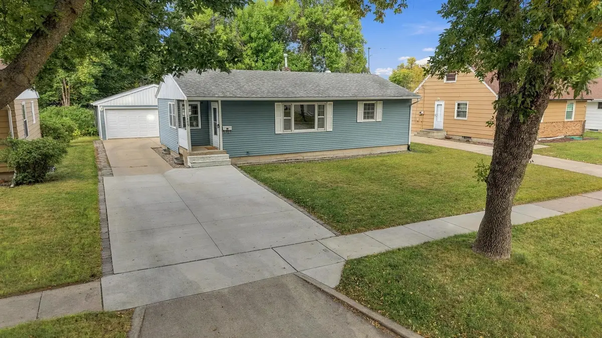 1409 18th Street S, Fargo, ND 58103 - #1