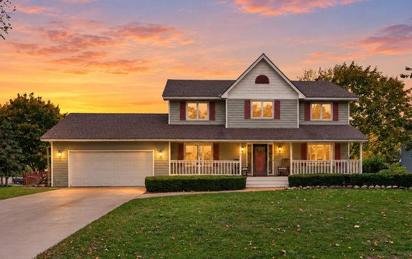 13915 Duluth Drive, Apple Valley, MN 55124