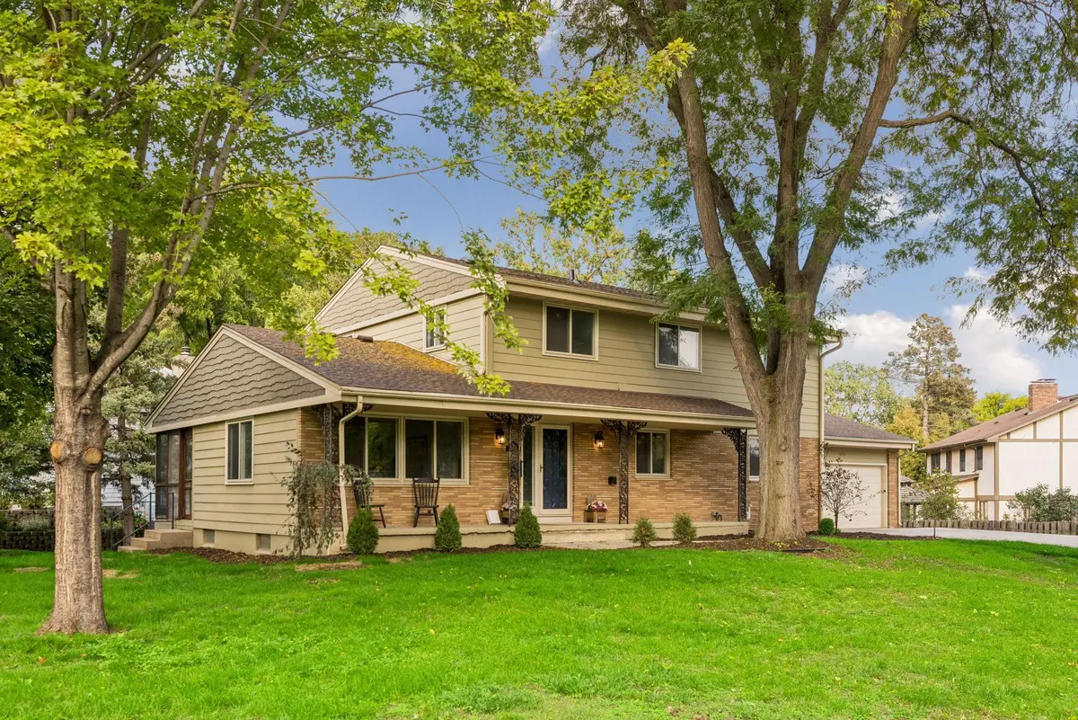 1525 Saint Croix Circle, Golden Valley, MN 55422 - #1