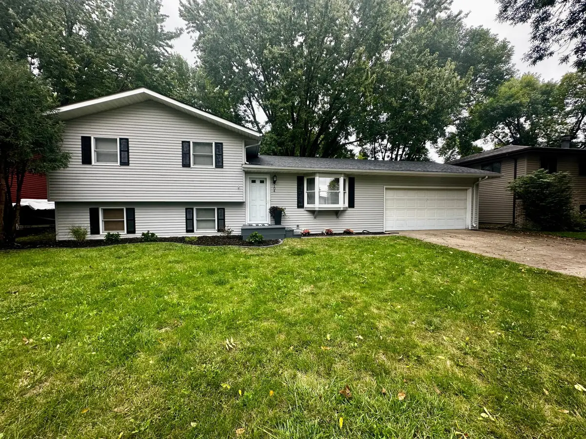 104 W Thomas Avenue, Marshall, MN 56258 - #1