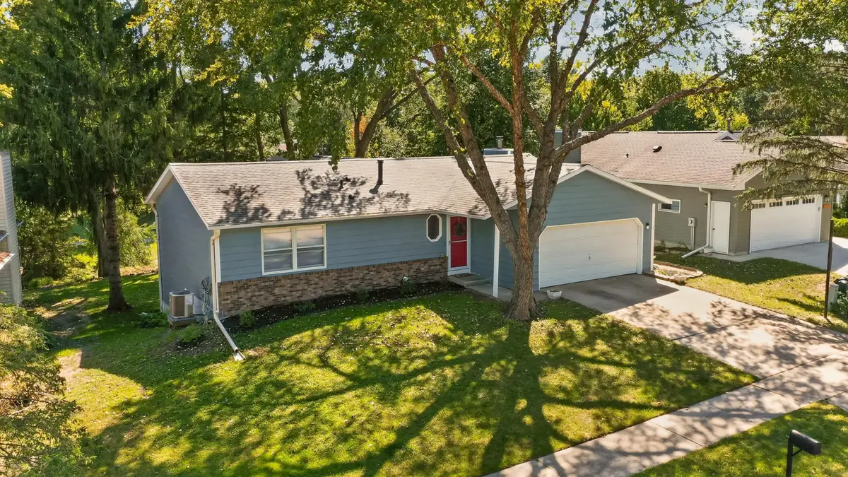 422 Chalet Drive Nw, Rochester, MN 55901 - #1