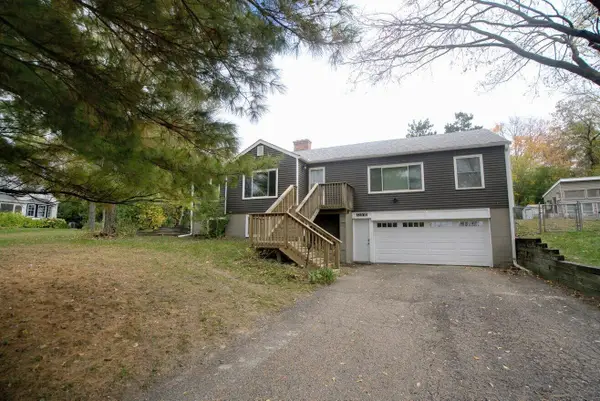 13510 Knollway Drive N, Minnetonka, MN 55305