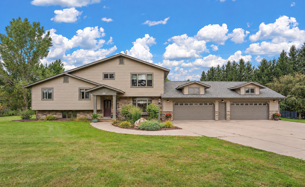 493 Prairie Lane, Hudson, WI 54016