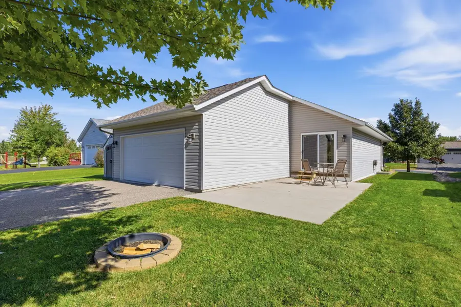 460 Minnesota Street Nw, Hutchinson, MN 55350 - #2