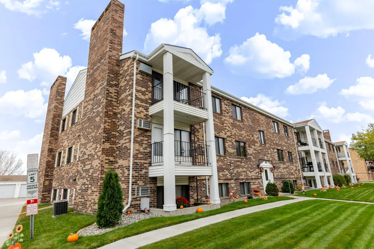 341 Prairiewood Circle S #207, Fargo, ND 58103 - #1