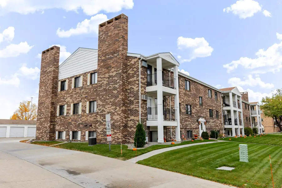 341 Prairiewood Circle S #207, Fargo, ND 58103 - #2