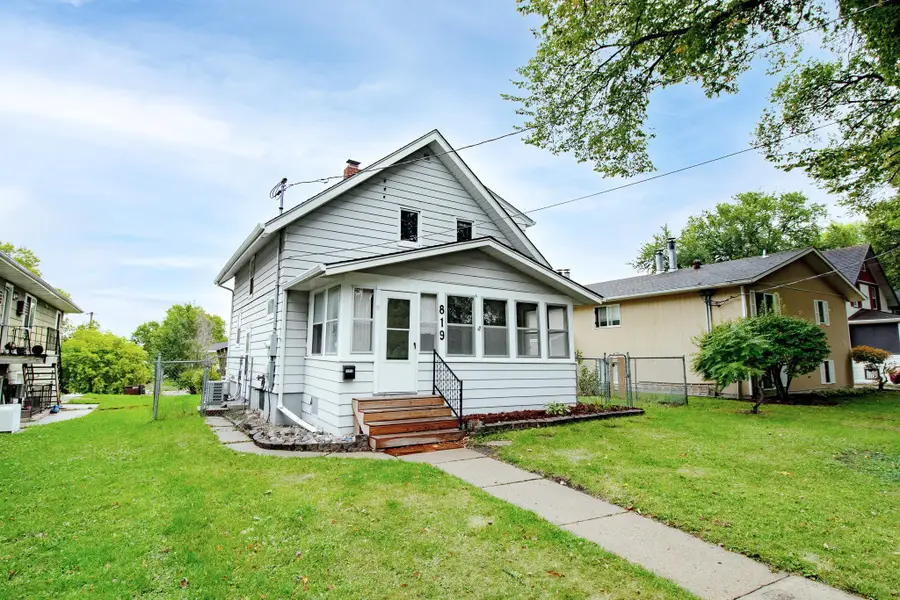819 1st Street N, Fargo, ND 58102 - #2