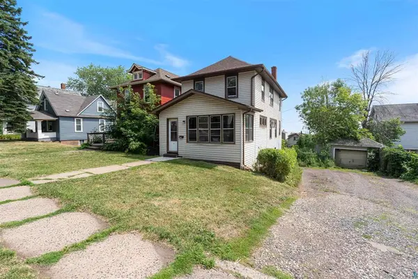 1110 E 10th Street, Duluth, MN 55805